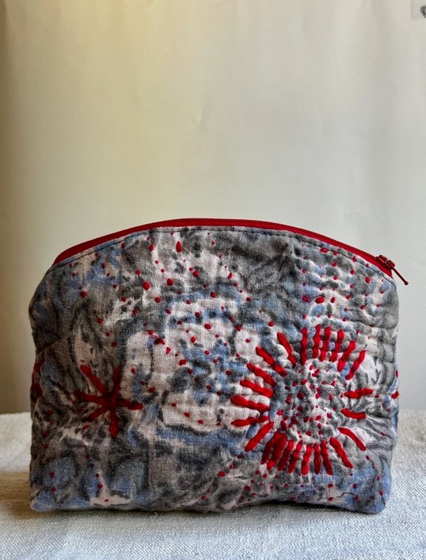 Belle's Nest The Retreat Makeup Zip Travel Bag In Blue Red BN20