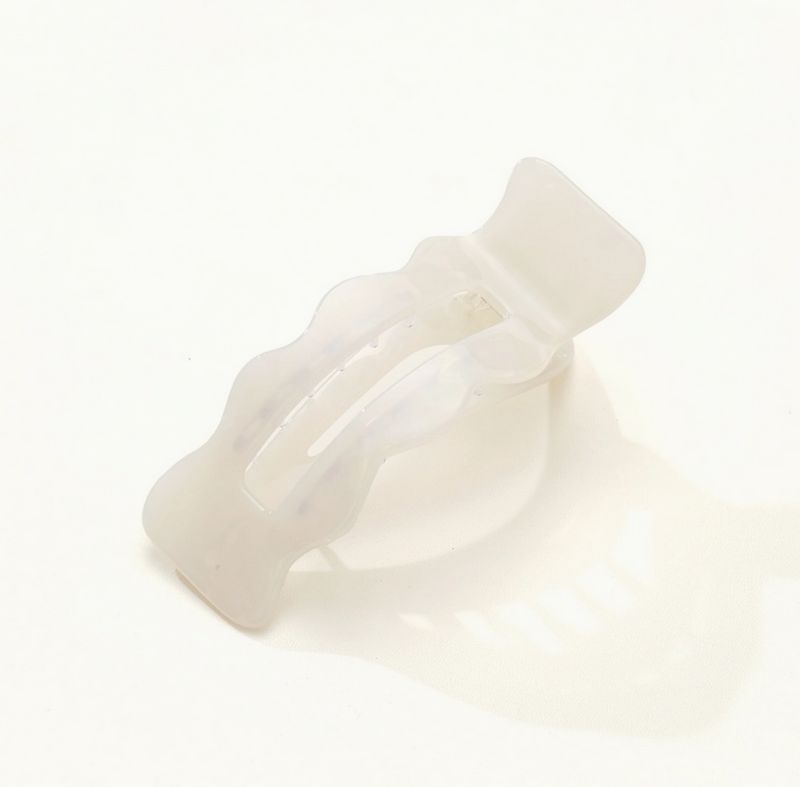Adorro Jane Core Scalloped Flat Lay Claw Clip in Clear AD150
