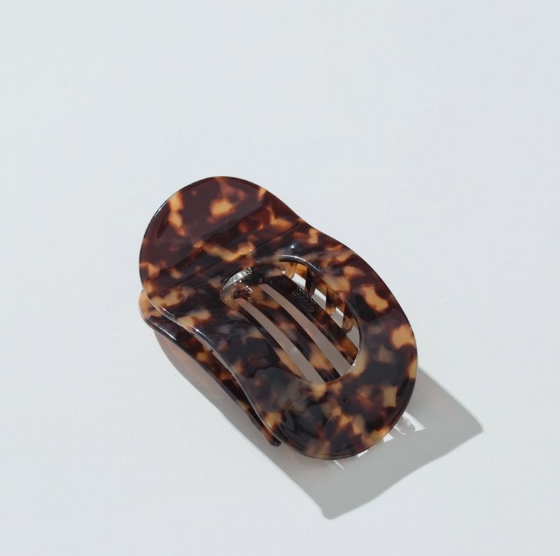 Adorro Oval Flat Lay Claw Clip in Tortoise AD162