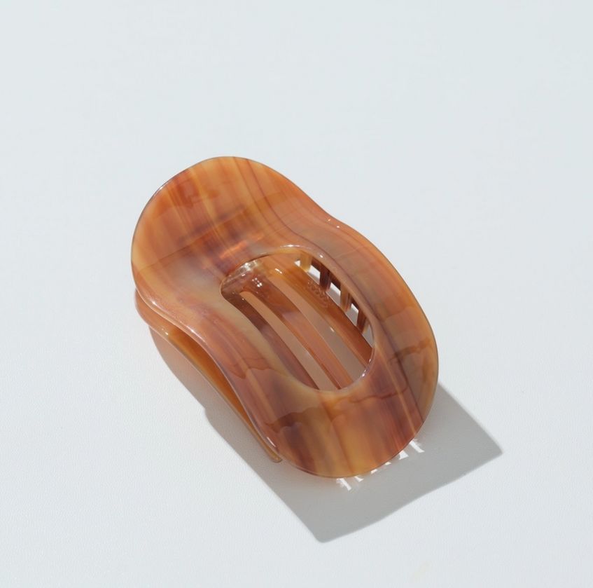 Adorro Oval Flat Lay Claw Clip in Canyon AD161