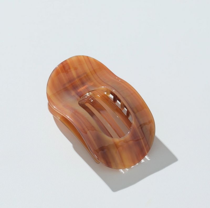 Adorro Oval Flat Lay Claw Clip in Canyon AD161