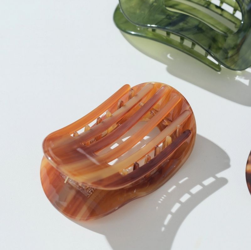 Adorro Oval Flat Lay Claw Clip in Canyon AD161