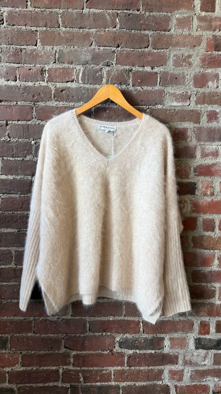 Estheme Cashmere Fuzzy V-Neck Boxy Sweater
