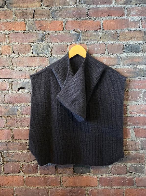 Estheme Cashmere Shell Vest with Hood