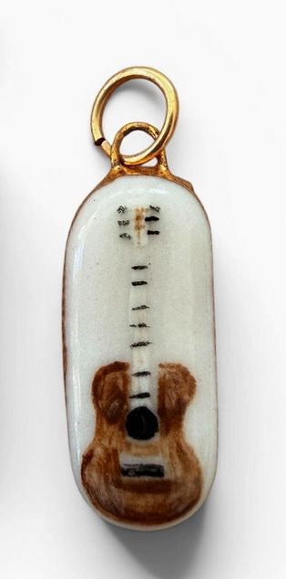 Sha Parle Guitar Charm SH59