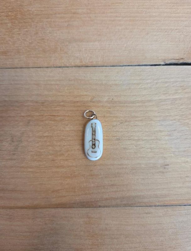 Sha Parle Guitar Charm SH66