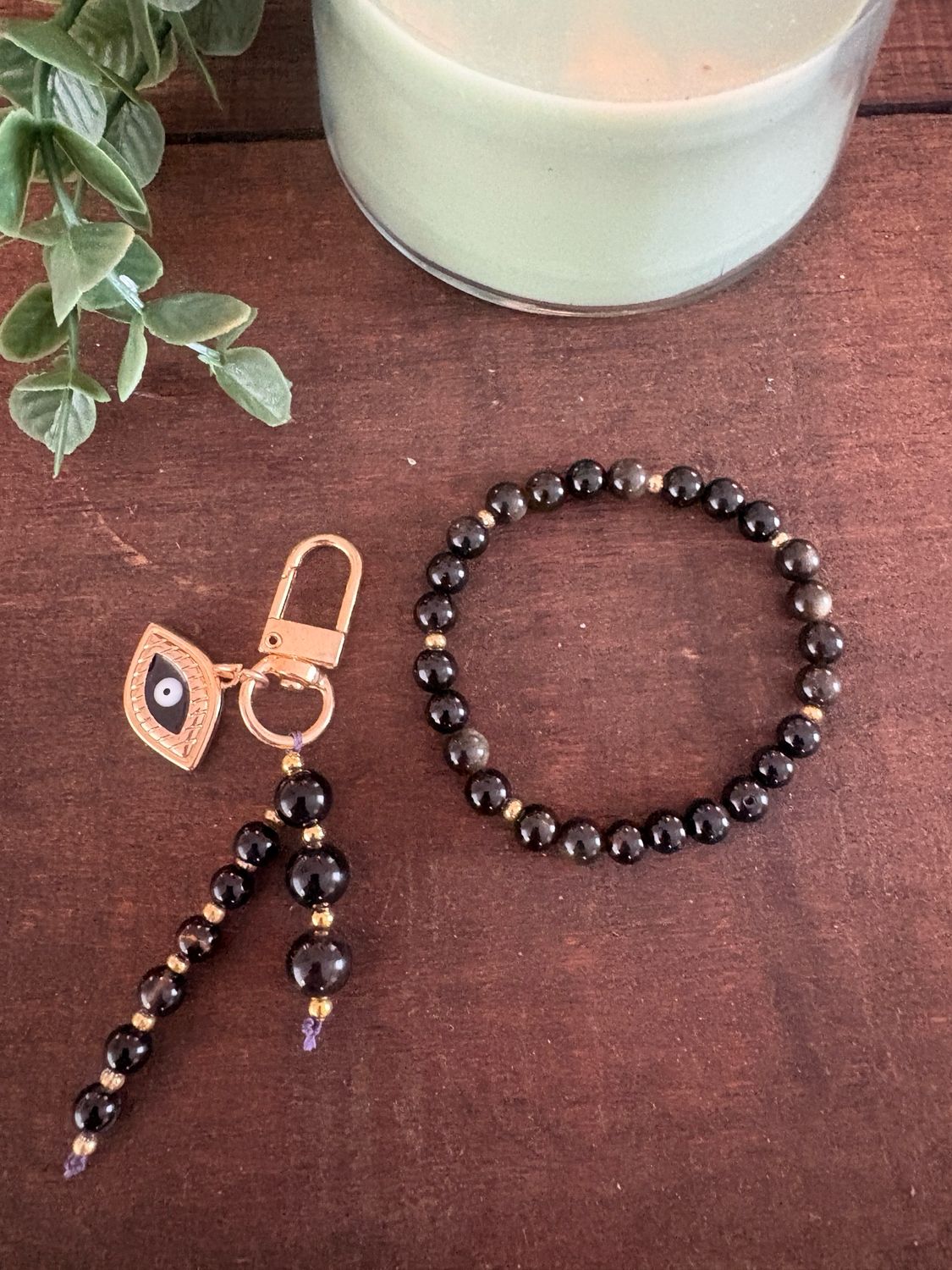 Talisman en obsidienne noire et dorée