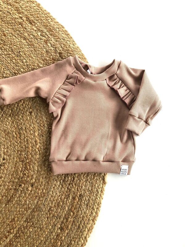 Sweater met ruffels op de naden