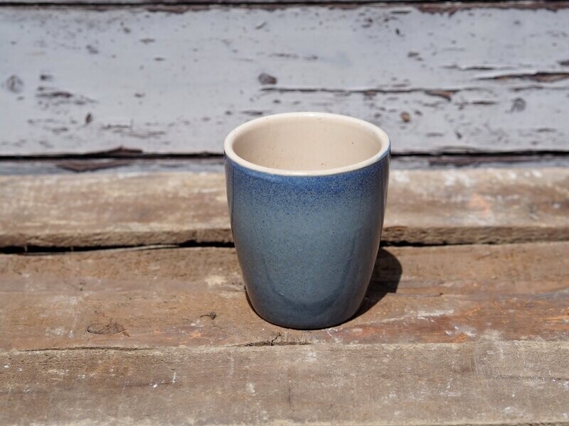 Becher blau-weiß