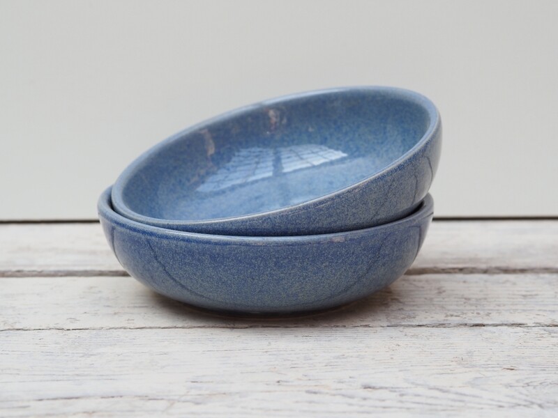 Flache Schale Blauerin