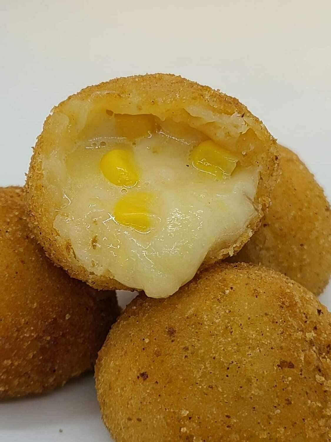 Bolinha de queijo com milho (Cheese and Corn Bites)