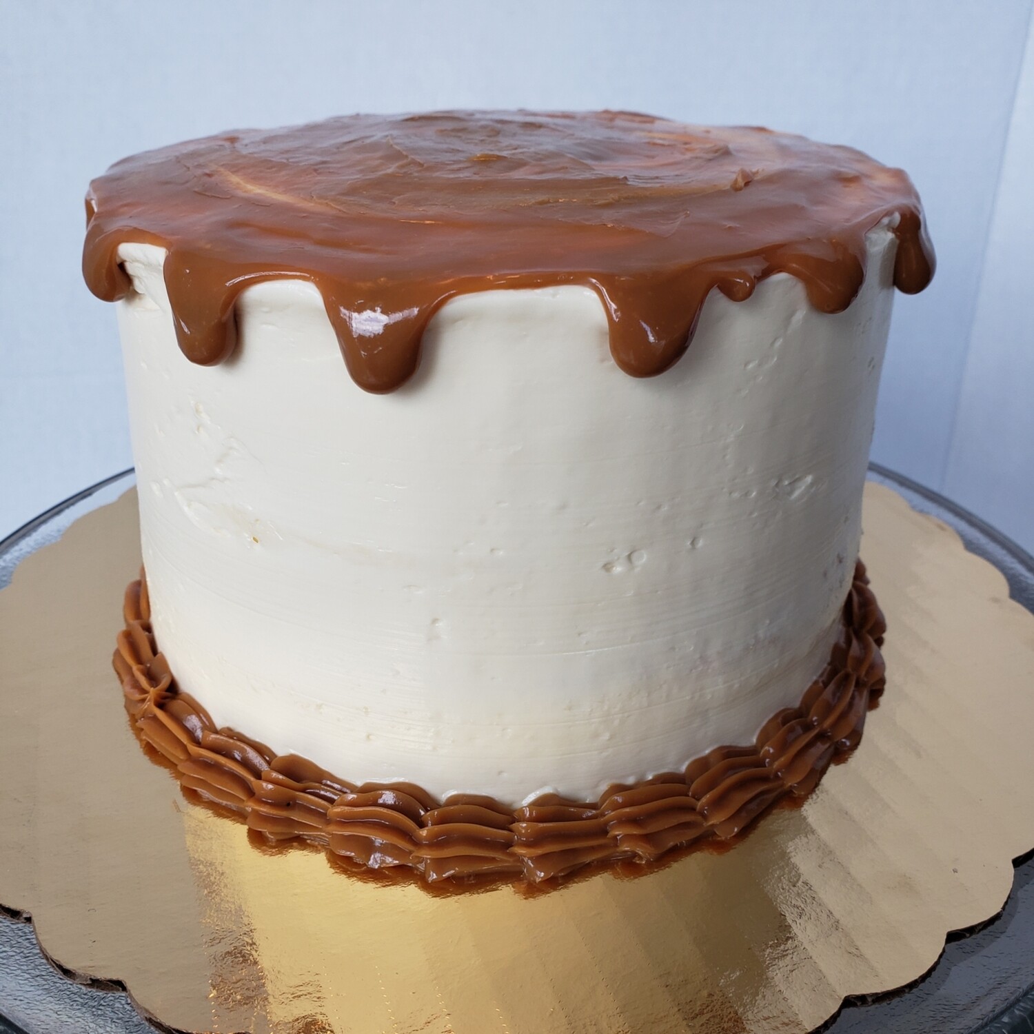 Deluxe Cake with White Buttercream Frosting