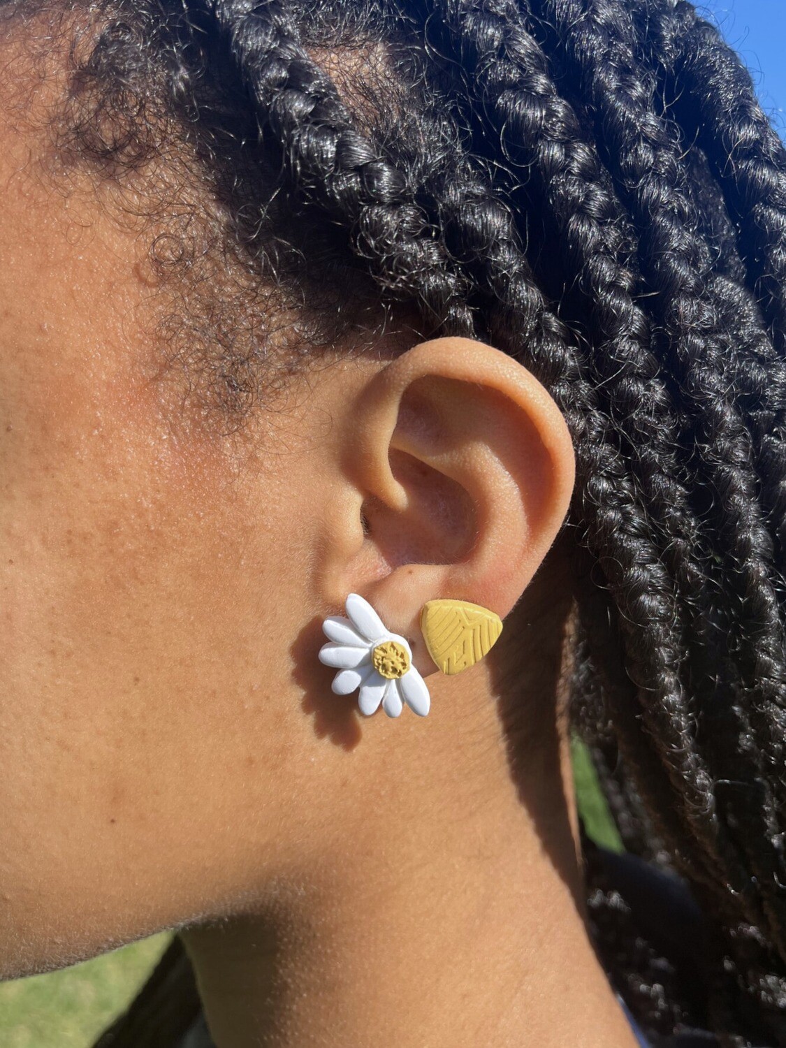 Flower Studs in White/Yellow Flower Studs in White/Yellow