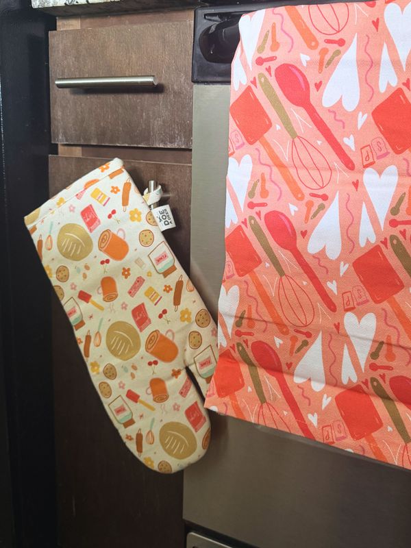 Baking Day Oven Mitt