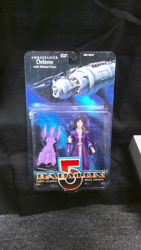 Babylon 5 Ambassador Delenn With Minibari Flyer Babylon 5 Ambassador Delenn With Minibari Flyer