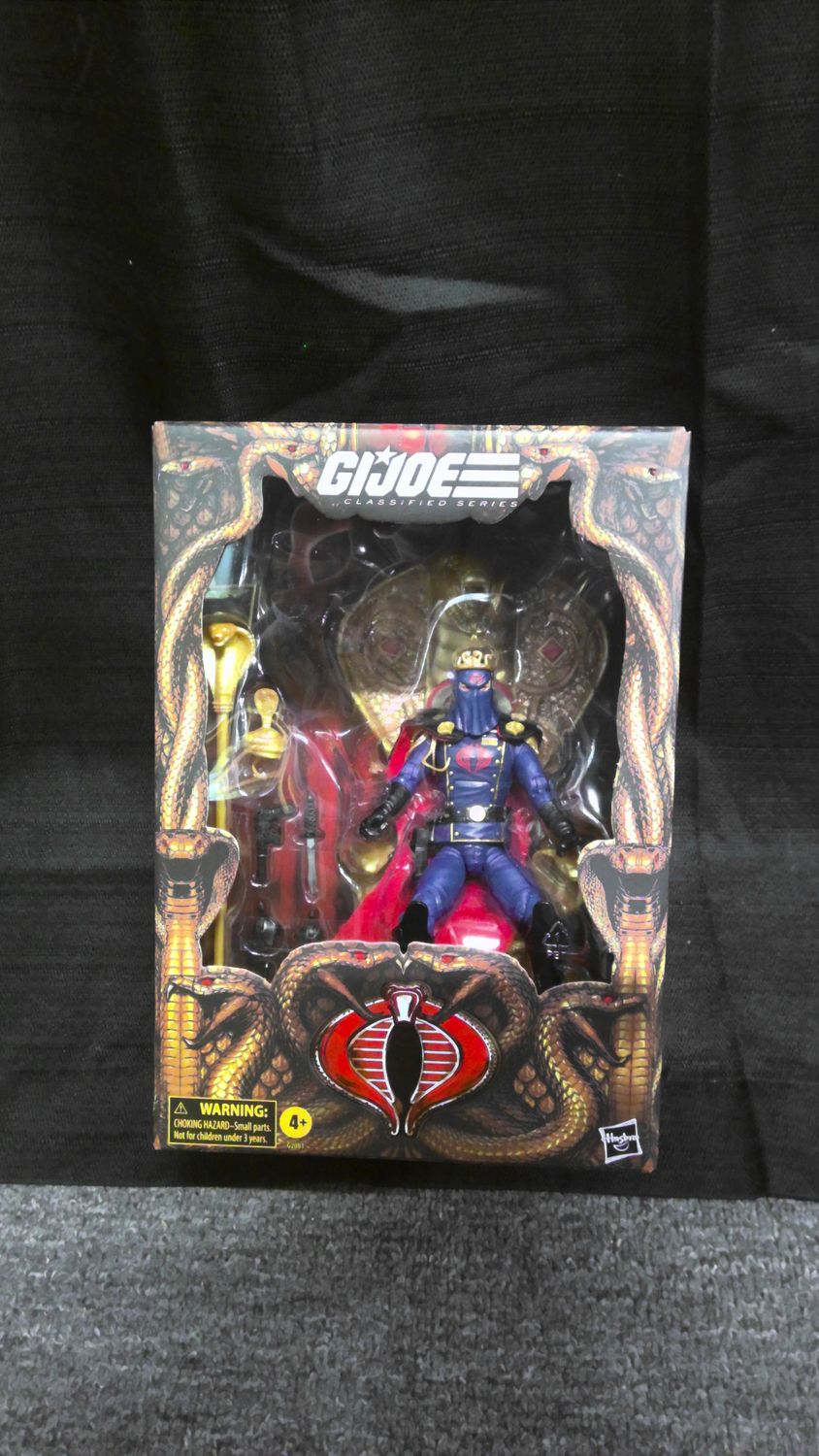 Hasbro GI Joe Classified Series Hooded Cobra Commander & Throne Hasbro GI Joe Classified Series Hooded Cobra Commander & Throne