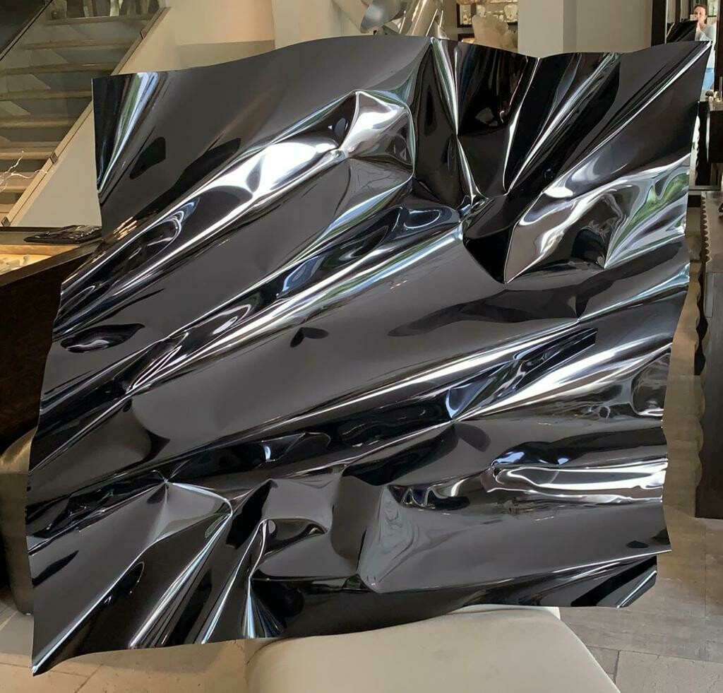 Escultura de Aluminio Humo Brillante