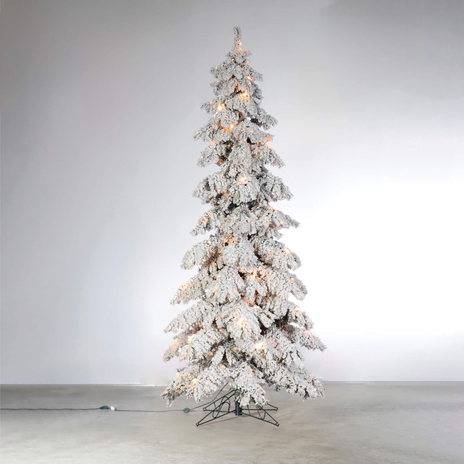 12&#39; FLOCKED PRE LIT-TREE