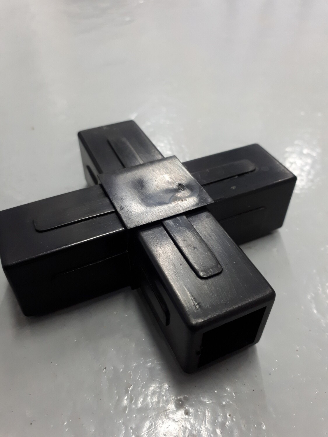 ALUM SQUARE TUBE 25mm 4-way &quot;X&quot; Black
