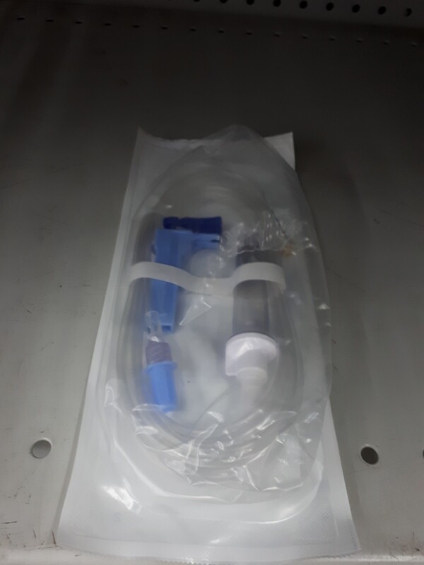 IV Giving Set Baxter (with Inj Port) 2.6m
