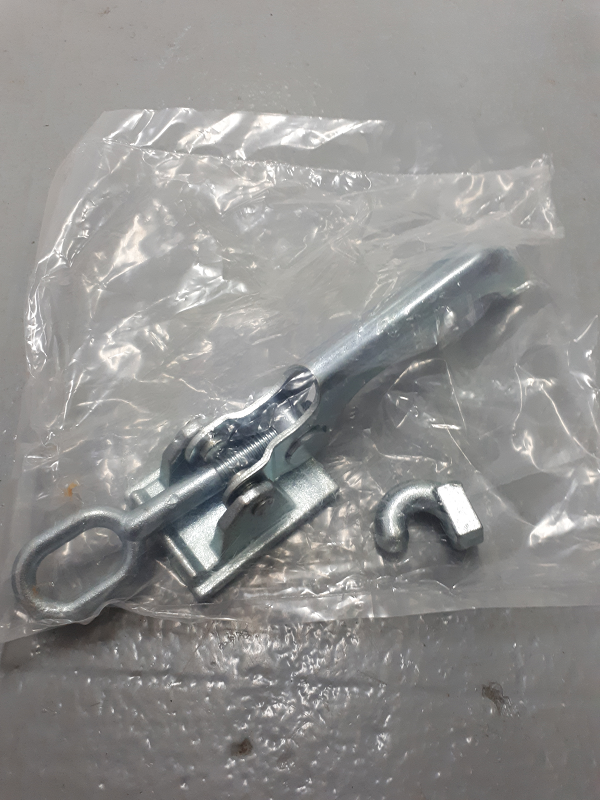 Tray/Body O&#39;Centre Toggle Latch