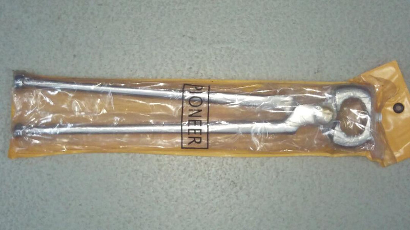 Pioneer Horse Shoe Puller 12