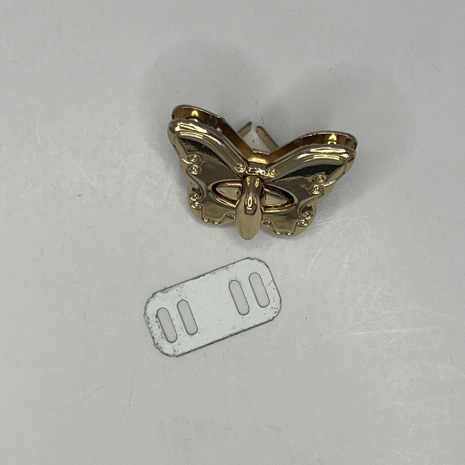 Butterfly Shaped Twist Lock 1 3/8"/35 mm (1-Pack)