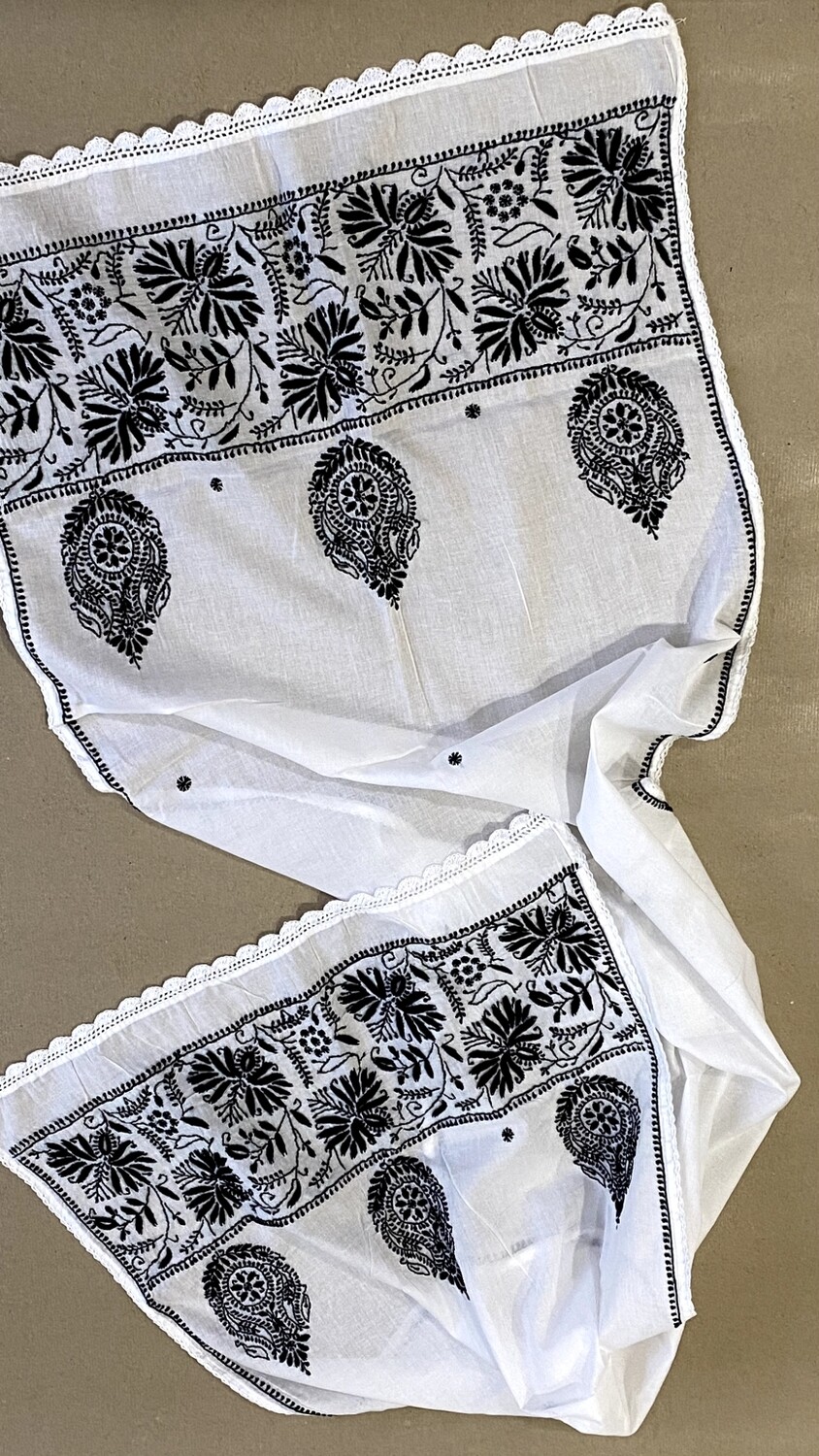 White mulmul stole with black work