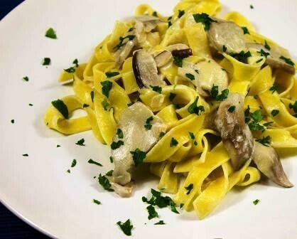 PASTA FRESCA CON SALSA DE BOLETUS Y HONGOS PASTA FRESCA CON SALSA DE BOLETUS Y HONGOS