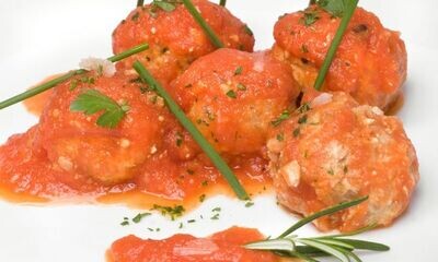 Albóndigas veganas en salsa de tomate