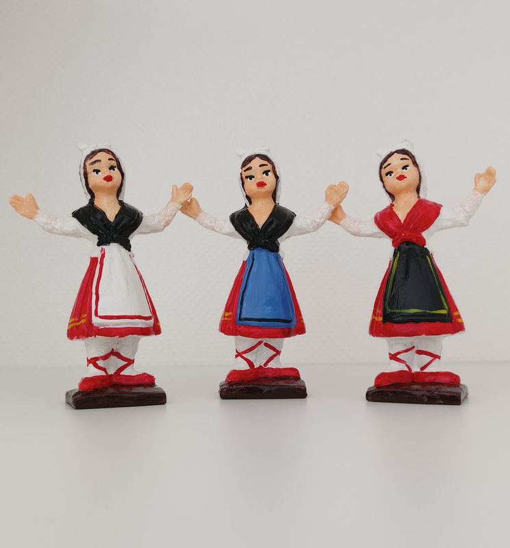 Le Trio de Danseuses de Sardane
