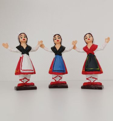 Le Trio de Danseuses de Sardane Le Trio de Danseuses de Sardane