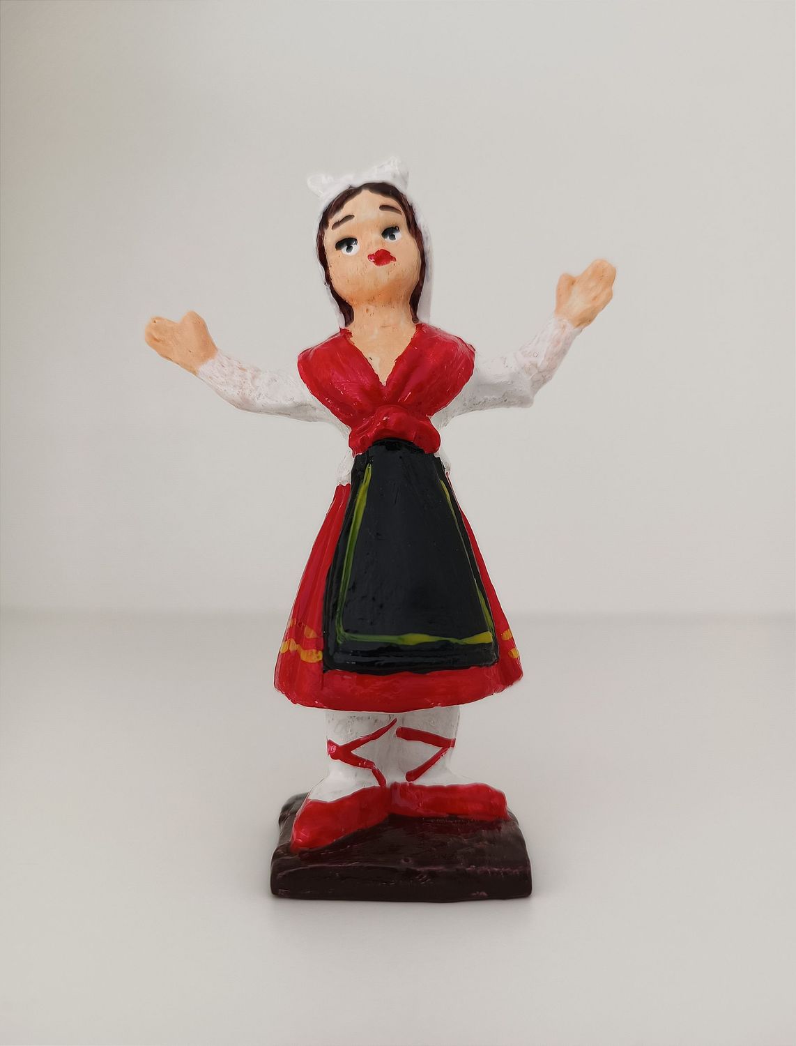 La Danseuse de Sardane (Tablier Noir) La Danseuse de Sardane (Tablier Noir)