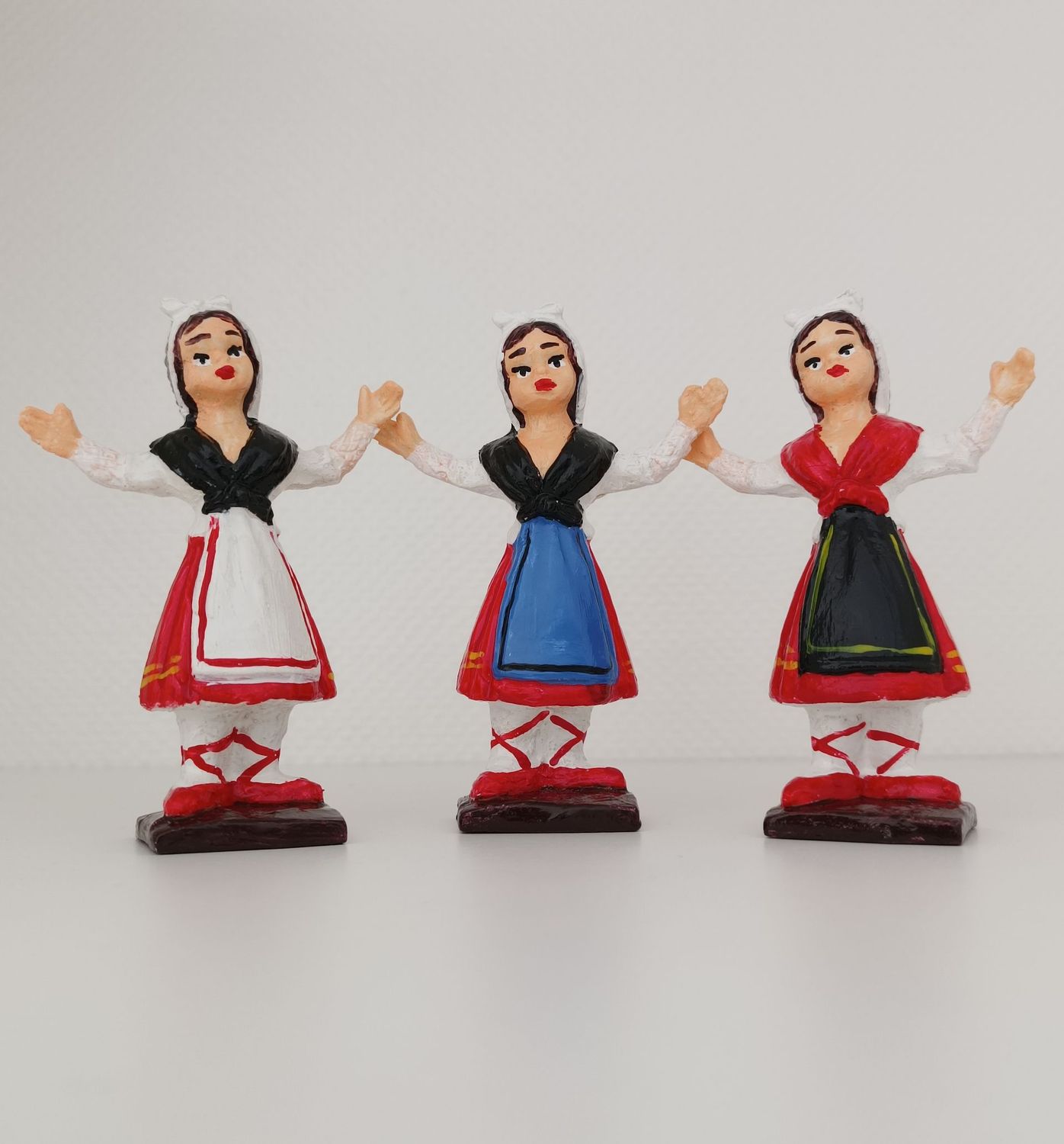 Le Trio de Danseuses de Sardane Le Trio de Danseuses de Sardane