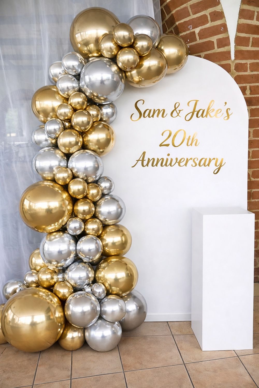 Chrome Garland + Arch + Plinth Hire