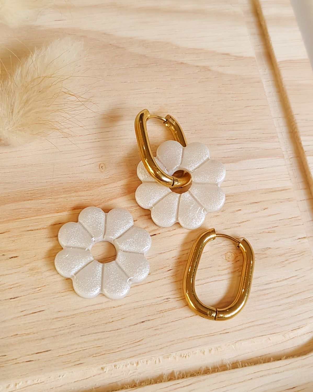 Daisy Pearl Charm 