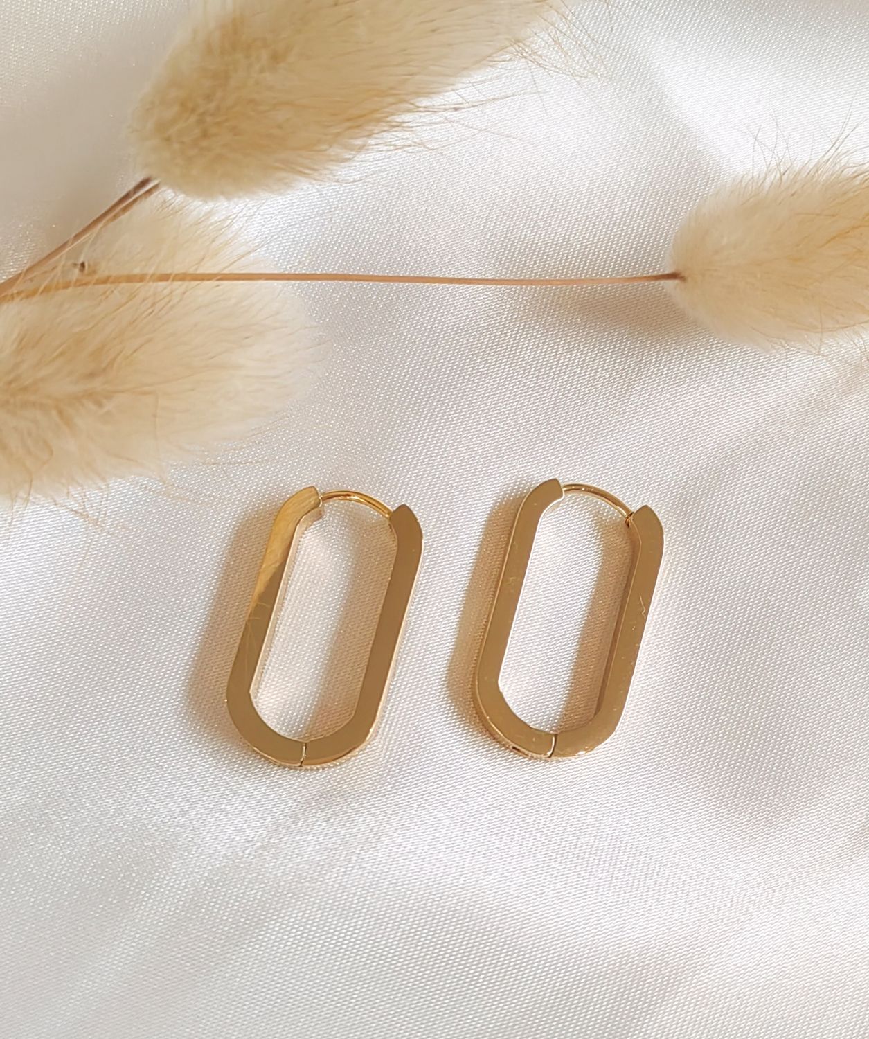 Huggies Earring Oblong