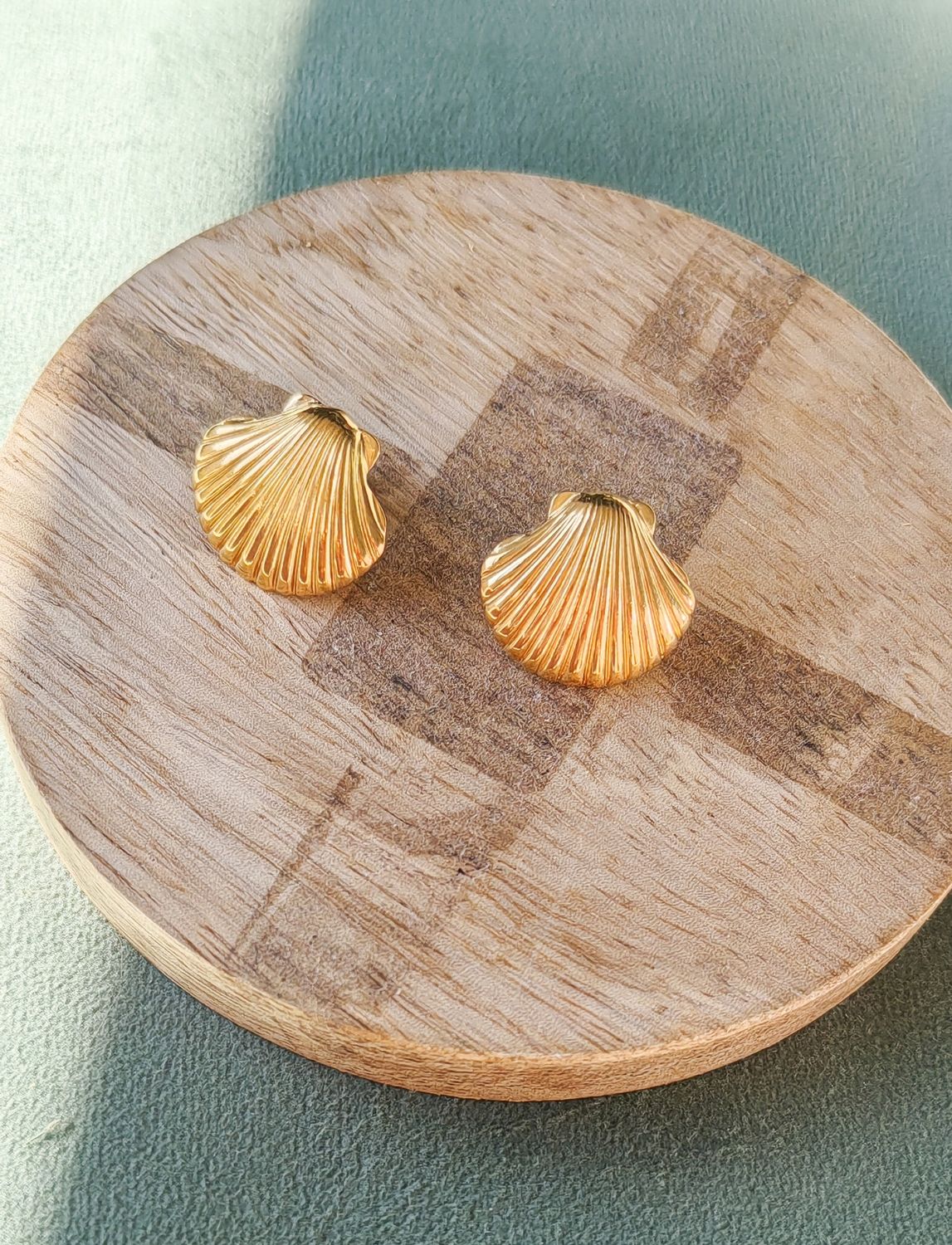 Stainless Steel Shell Stud
