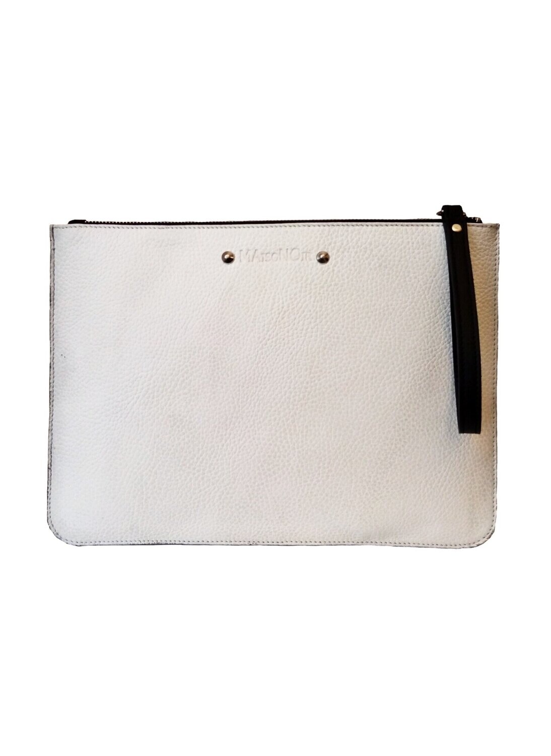 POCHETTE à LA MAIN B