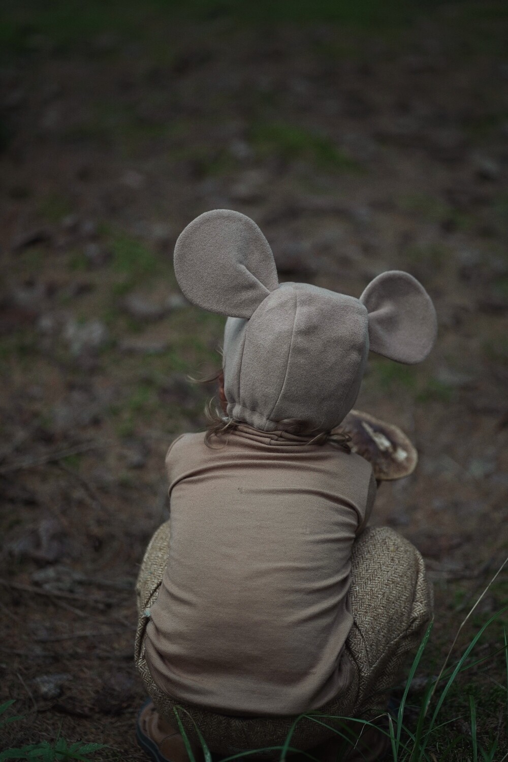 ALMOND MOUSE BONNET