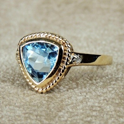 Beautiful Blue Stone Ladies Ring
