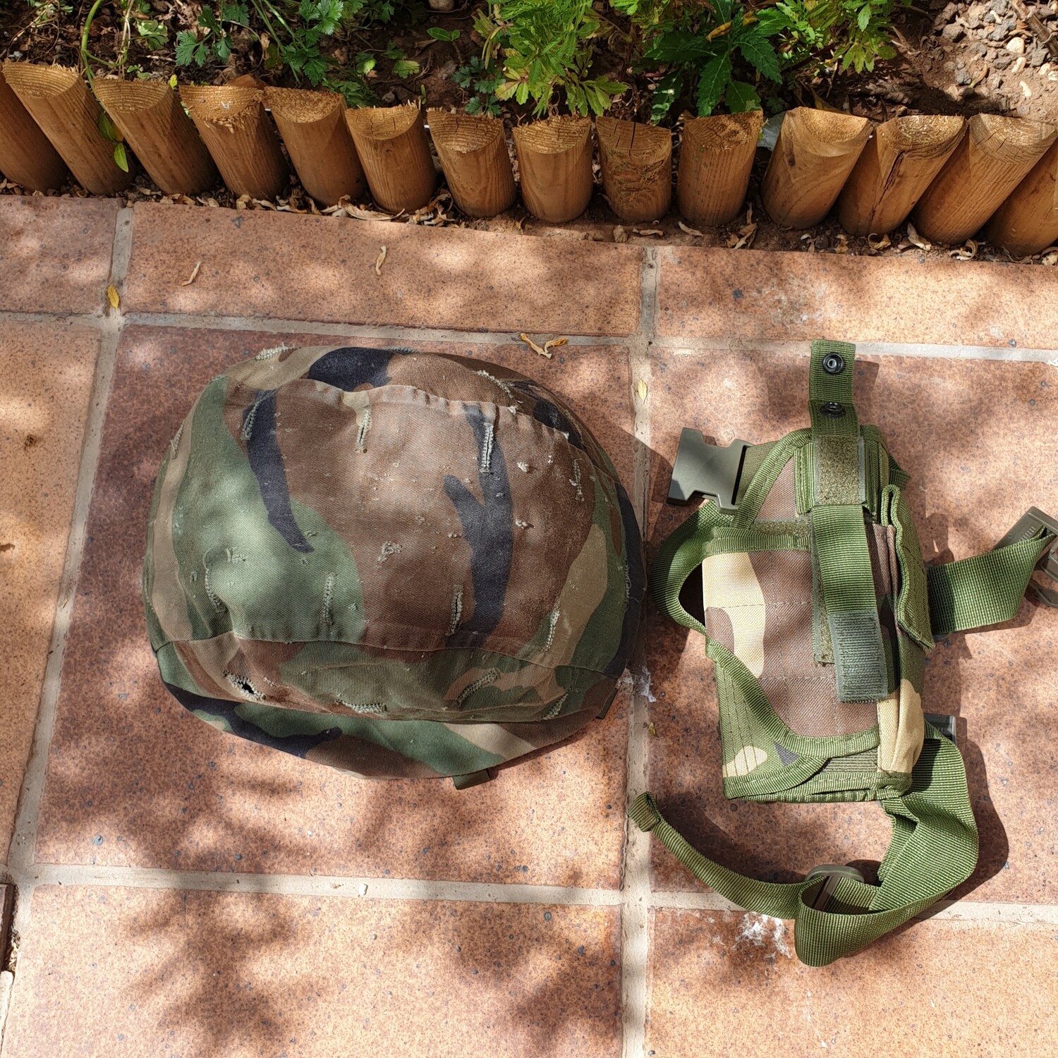 Kit pistolera pernera Woodlan + funda para casco Woodlan