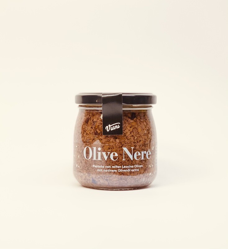Pestato von reifen Leccino Oliven mit nativen Olivenöl extra