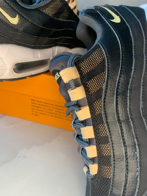 Nike Air Max 95 SE Black Leather White &amp; Peach