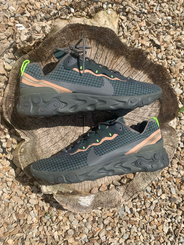 SE Premium Nike Reacts