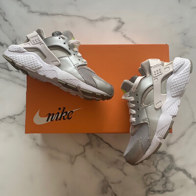 Nike Huraches Silver White