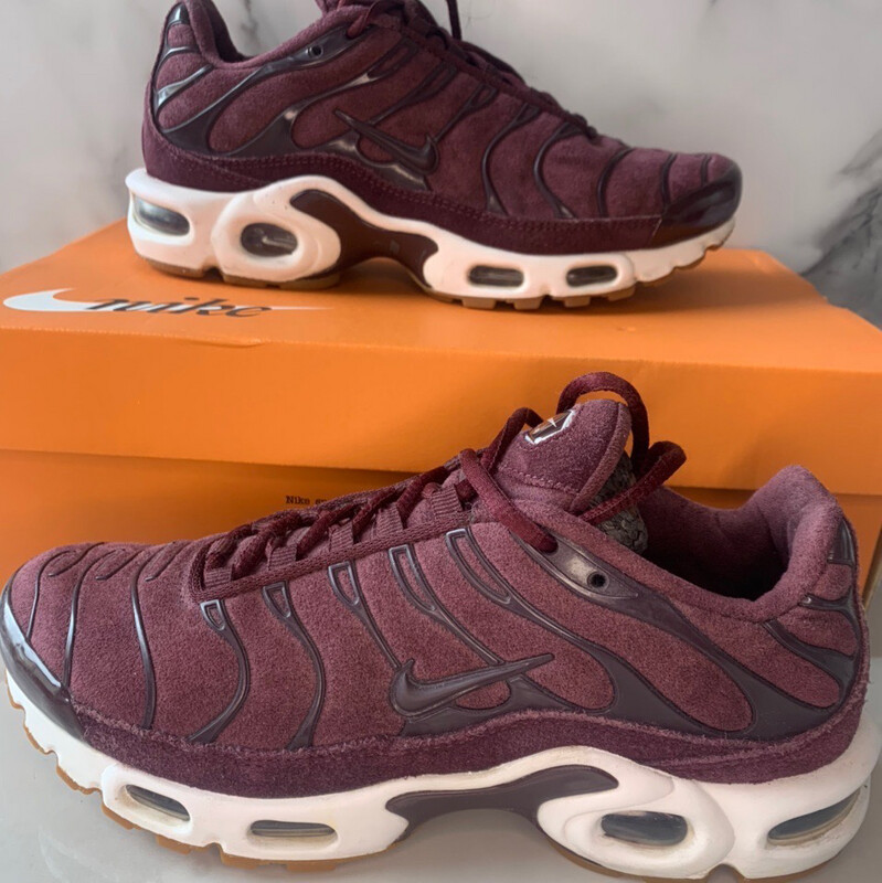 Nike Wmns Suede Air Max Plus TN SE Burgundy