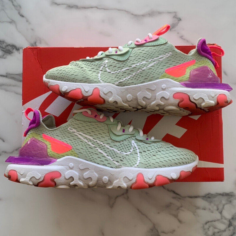 Custom Nike React