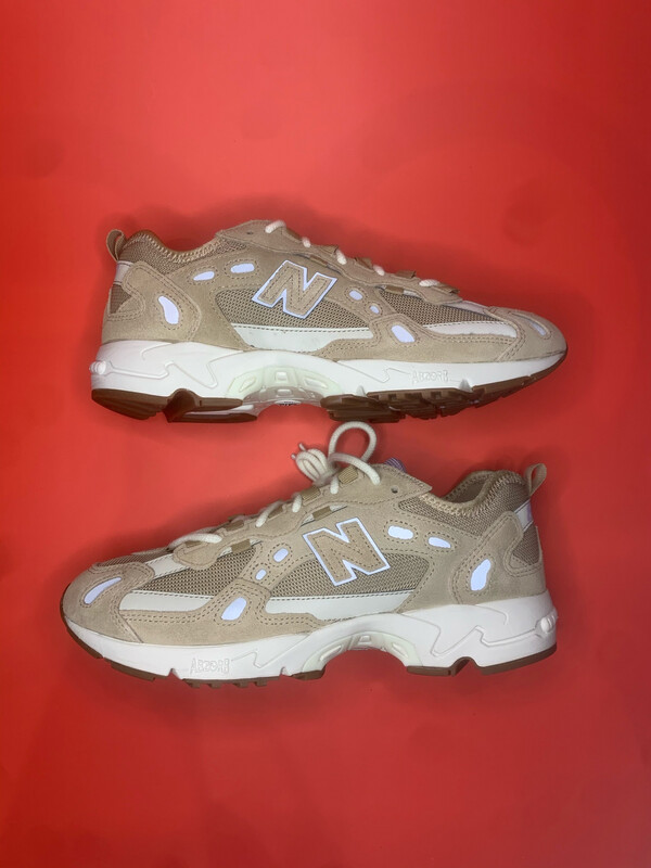 New Balance 827 - Aster Florists - Designer