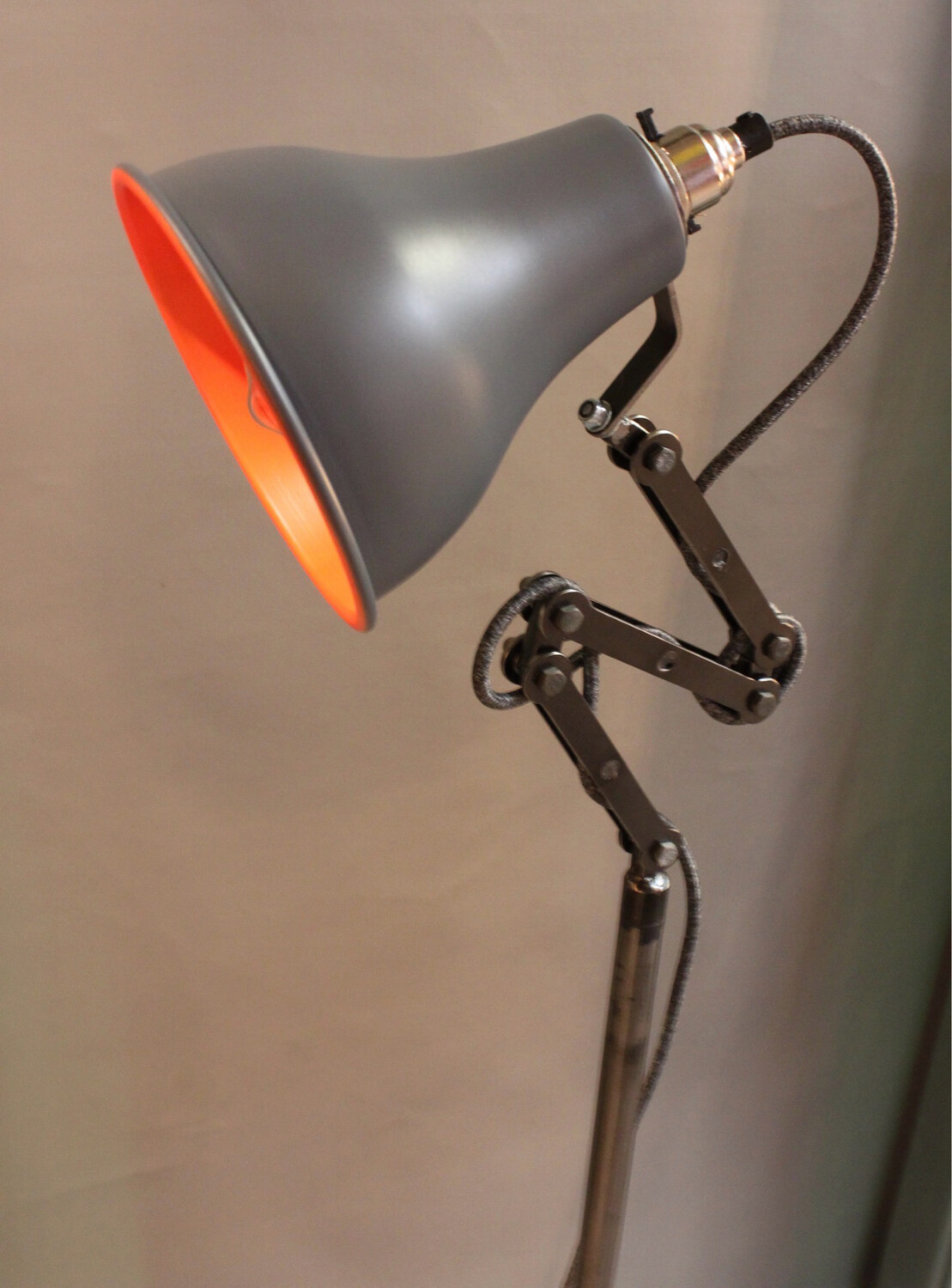 Floor Standing Industrial Lamp With Articulated Arms (grey orange)